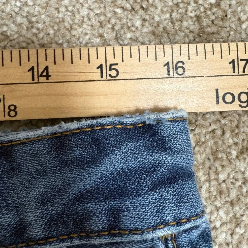 Aeropostale Womens 9/10 Denim Shorts Blue Low Rise Cuffed Medium Wash Y2K Casual